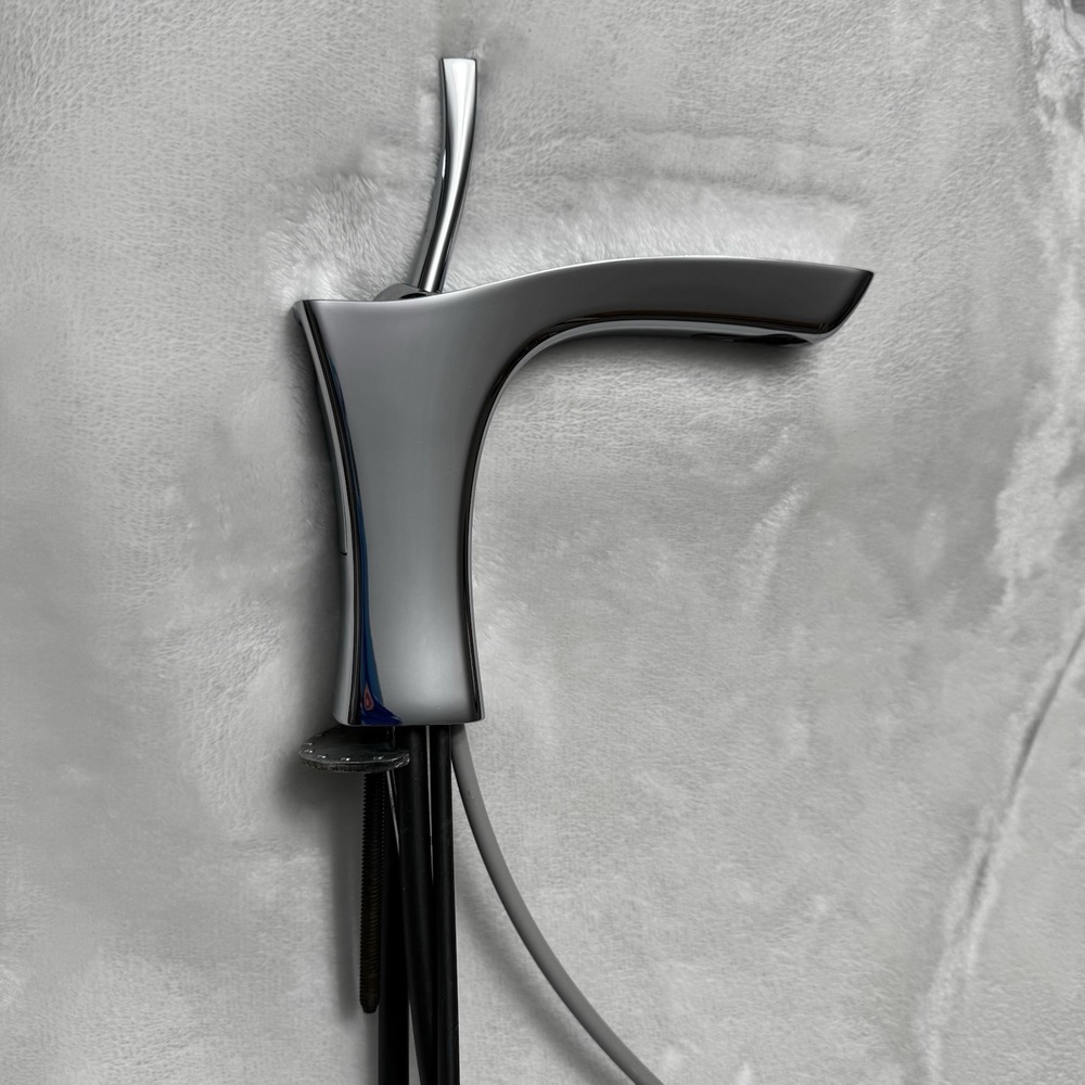 Delta Tesla Single Handle Bathroom Faucet - Chrome Finish - EXCELLENT Condition! - Picture 7 of 12